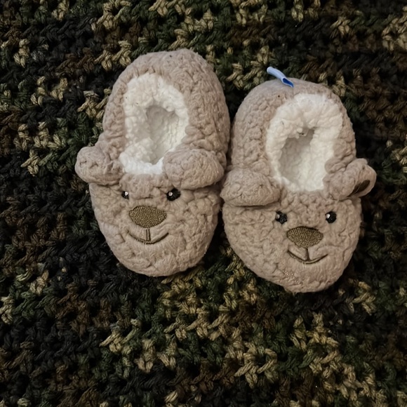 (3 for $20) Camouflage Hand Made Receiving Blanket with Snoozies Slippers - Picture 4 of 9